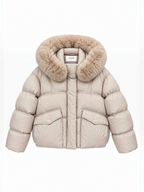 Doudoune courte matelassée beige BROCK avec capuche à fourrure synthétique et poches à rabat