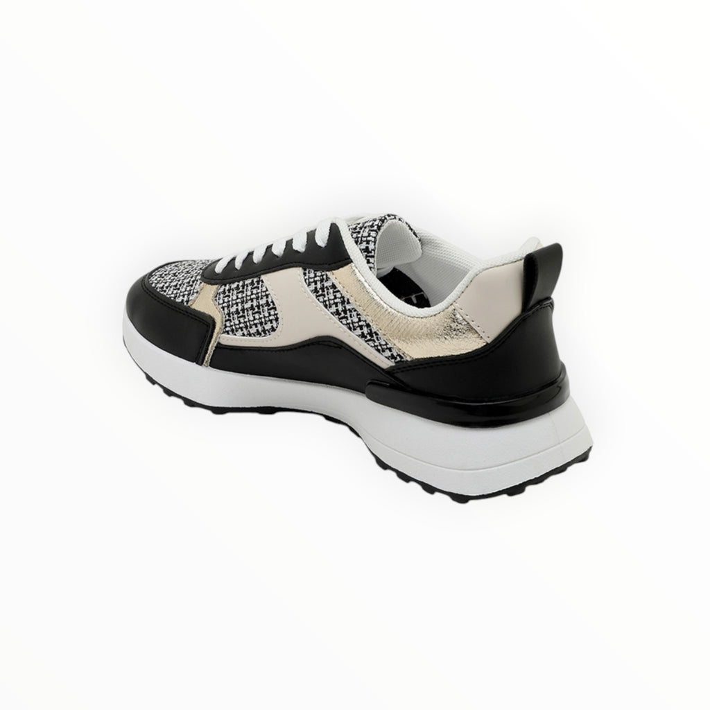 Basket tendance avec détails cousu