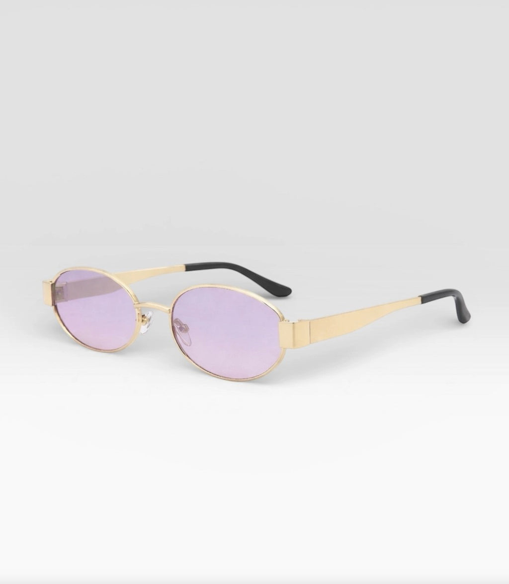 Lunettes de soleil ÉLINE L'ATELIER

Ces lunettes de soleil allient style et protection pour un look tendance en toutes circonstances. Leur design moderne s'adapte à toutes les formes de visage tout en offrant un confort optimal