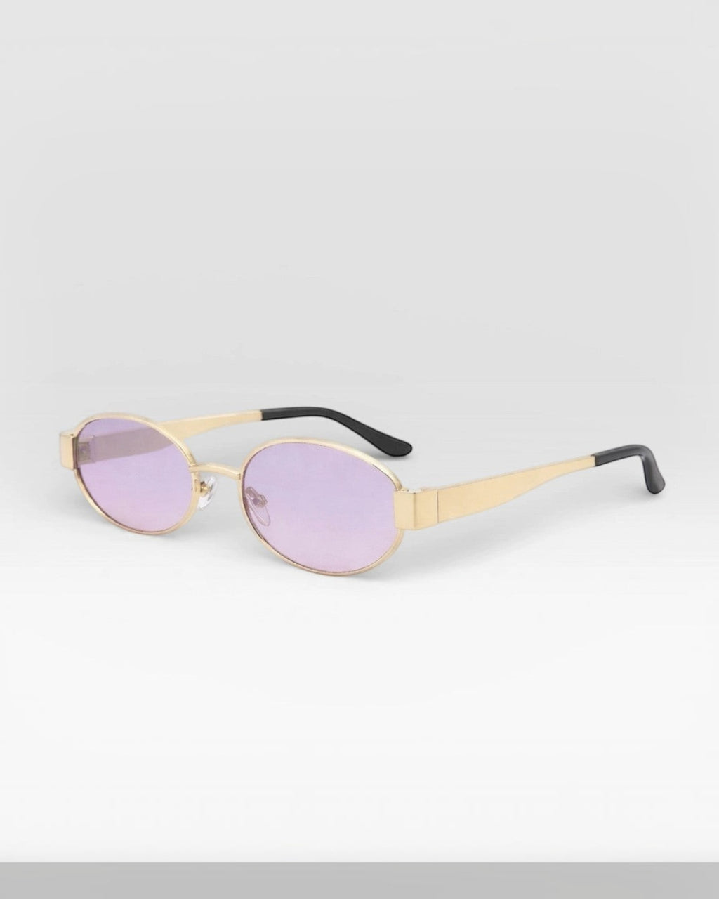 Lunettes de soleil ÉLINE L'ATELIER

Ces lunettes de soleil allient style et protection pour un look tendance en toutes circonstances. Leur design moderne s'adapte à toutes les formes de visage tout en offrant un confort optimal