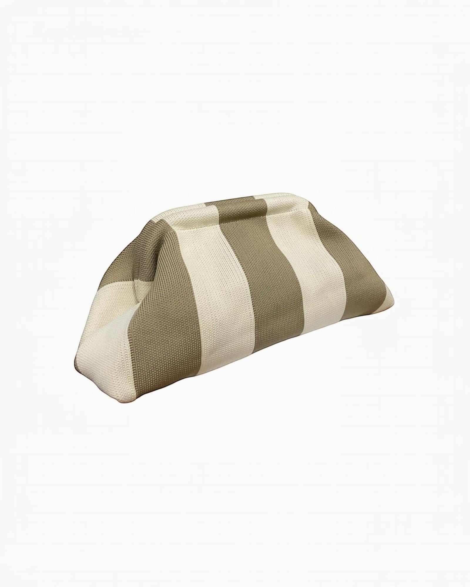 Pochette Rayures Simon LOUISA LEE

La pochette Simon de LOUISA LEE, virale sur les réseaux sociaux, allie rayures graphiques et fermeture magnétique invisible pour un accessoire aussi élégant que pratique. Portée en pochette de soirée ou en organisateur de sac, elle s'adapte à toutes vos envies.