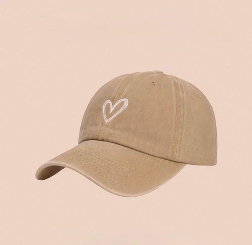 Casquette Effet Jeans Délavé Motif Cœur LINETA

Une casquette au caractère affirmé, inspirée de l'esthétique denim. Son tissu 100% coton délavé lui confère un aspect vintage légèrement usé, idéal pour sublimer un look urbain ou streetwear au quotidien. Le motif cœur apporte une touche de personnalité douce et