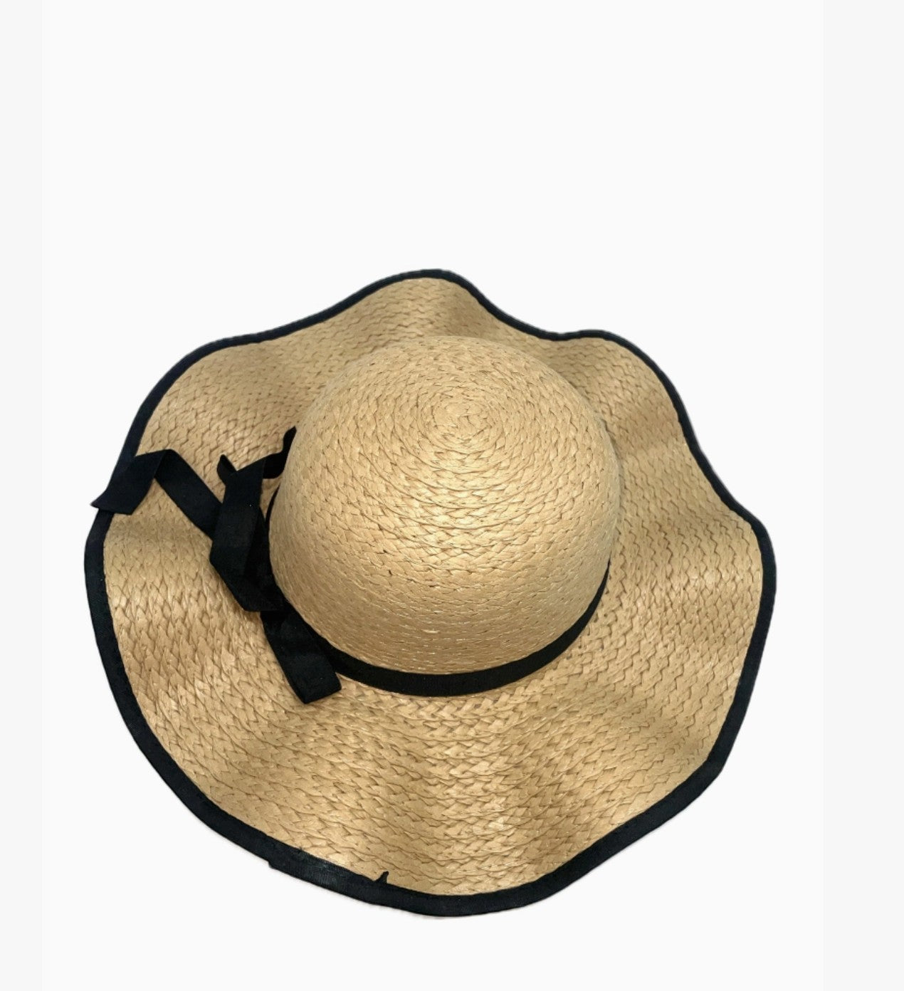 Chapeau de Soleil avec Nœud Papillon LINETA

Un chapeau de soleil élégant et féminin, orné d'un large bord ondulé et d'un délicat nœud papillon. Son liseré contrastant apporte une touche chic et inélégante, parfait pour sublimer vos tenues estivales lors de vos journées ensoleillées.