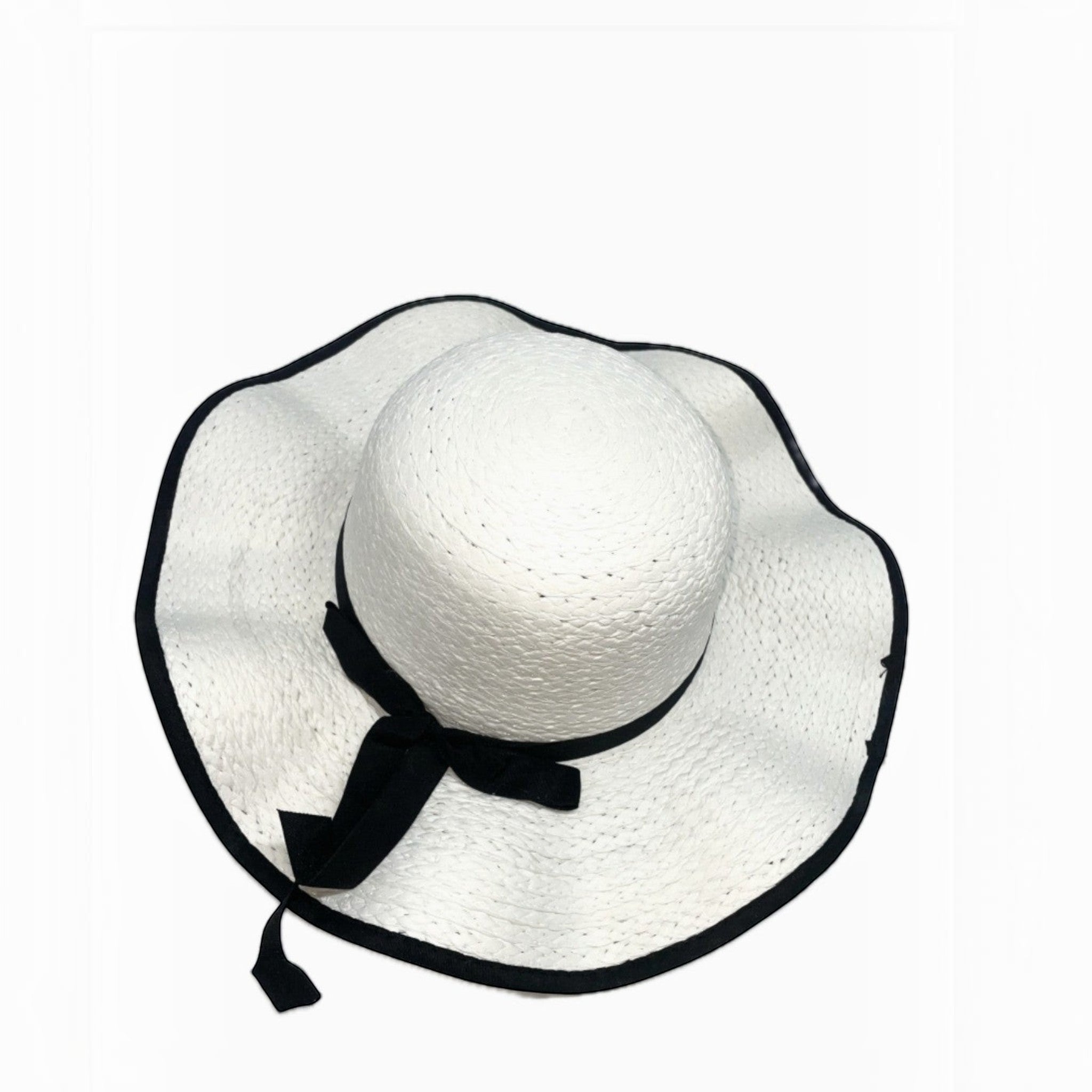 Chapeau de Soleil avec Nœud Papillon LINETA

Un chapeau de soleil élégant et féminin, orné d'un large bord ondulé et d'un délicat nœud papillon. Son liseré contrastant apporte une touche chic et inélégante, parfait pour sublimer vos tenues estivales lors de vos journées ensoleillées.
