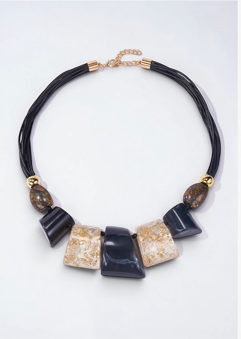 Collier fantaisie résine et corde