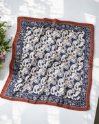Foulard à motif 70x70 cm ÉLINE L'ATELIER - Foulard - ÉLINE L'ATELIER