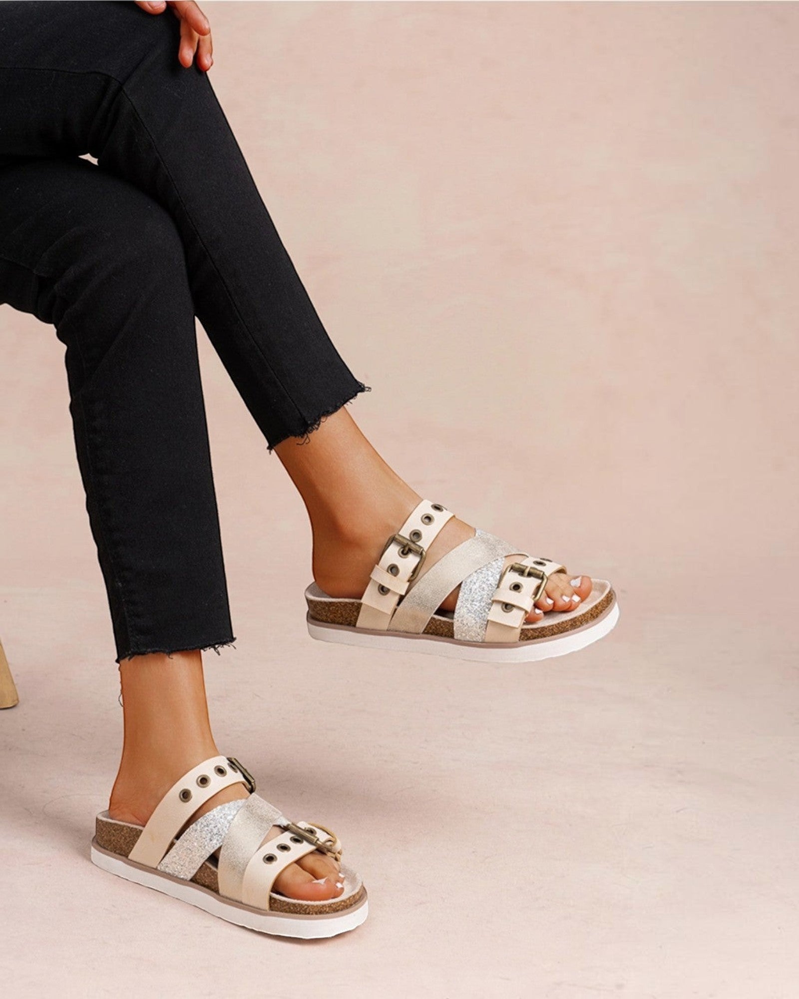 Sandales Plates Multi-Brides à Détails Métalliques LADY GLORY