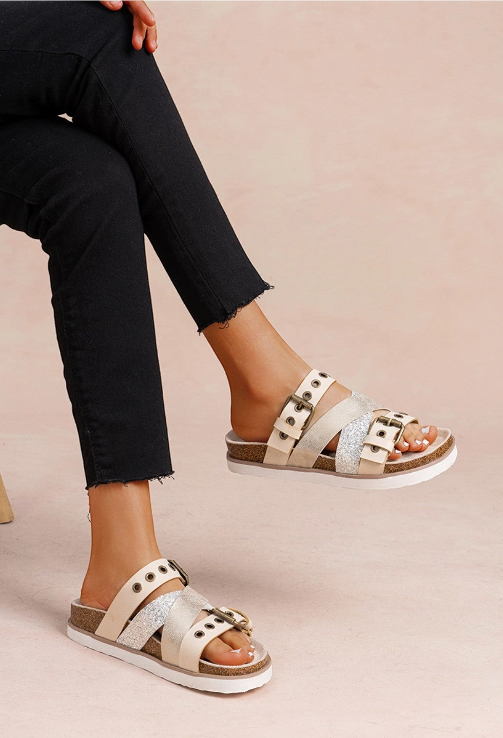 Sandales Plates Multi-Brides à Détails Métalliques LADY GLORY