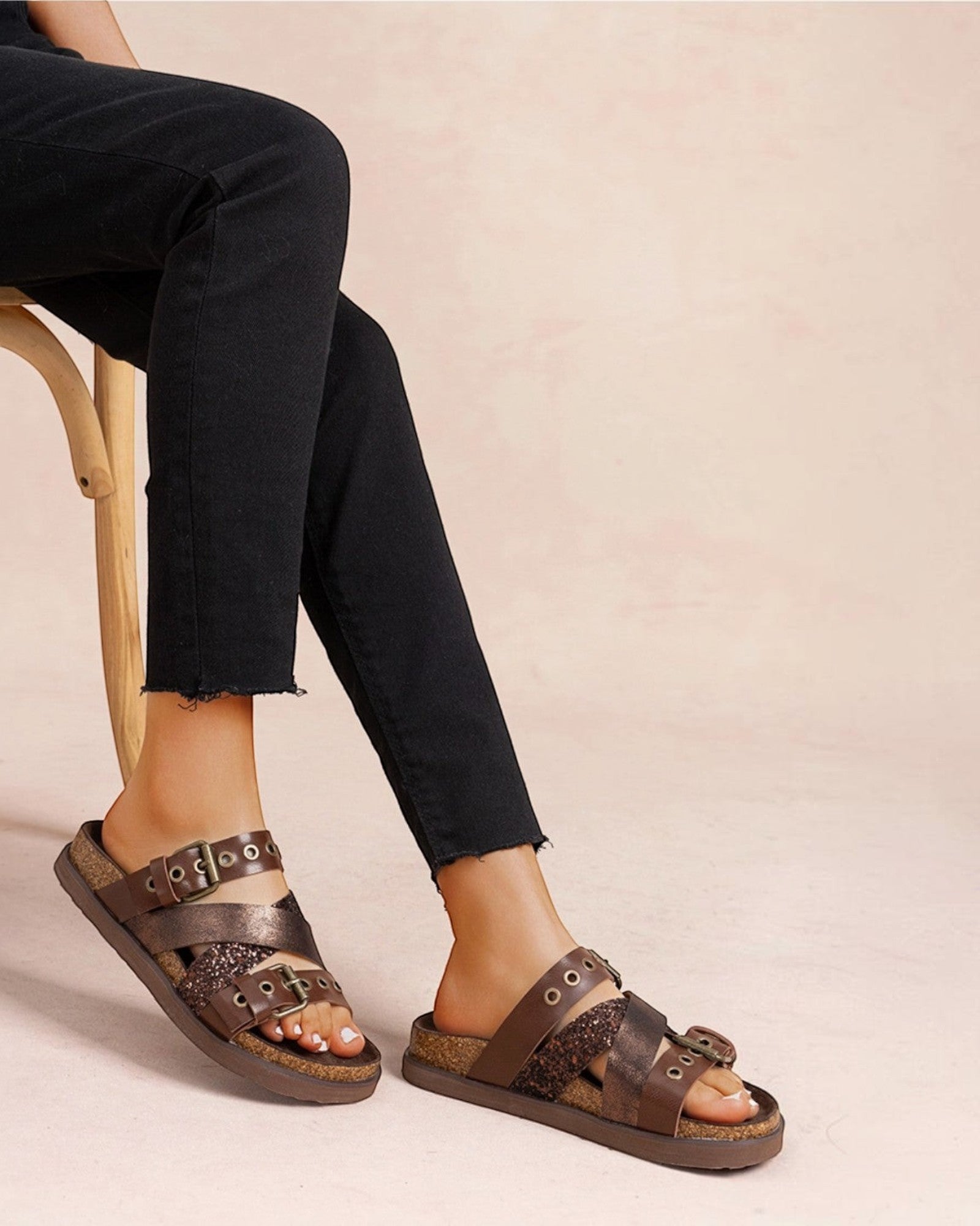 Sandales Plates Multi-Brides à Détails Métalliques LADY GLORY