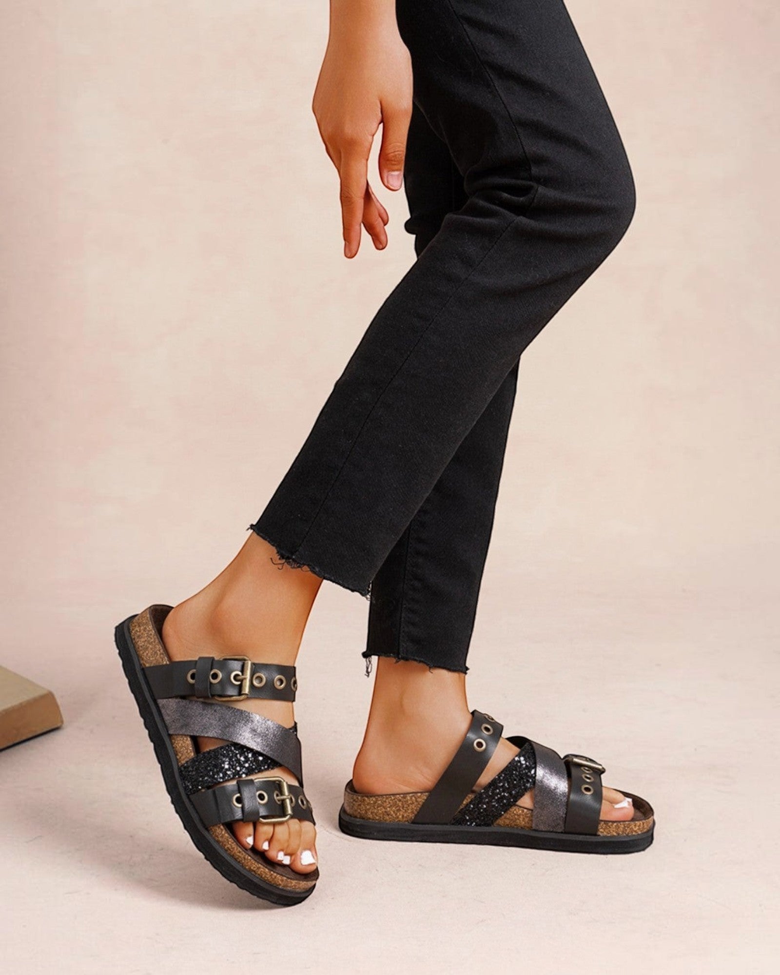 Sandales Plates Multi-Brides à Détails Métalliques LADY GLORY
