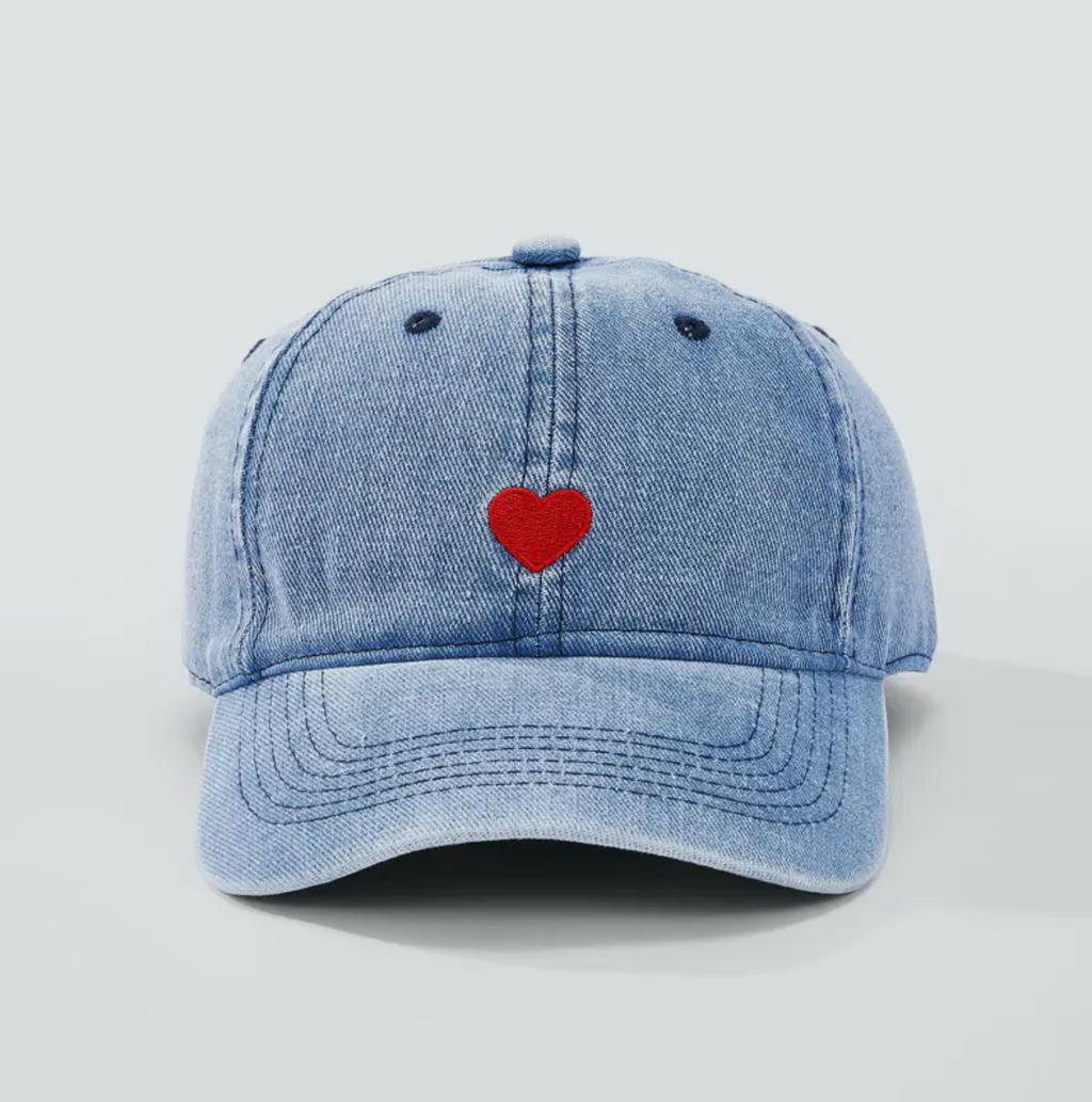 Casquette en coton avec broderie coeur