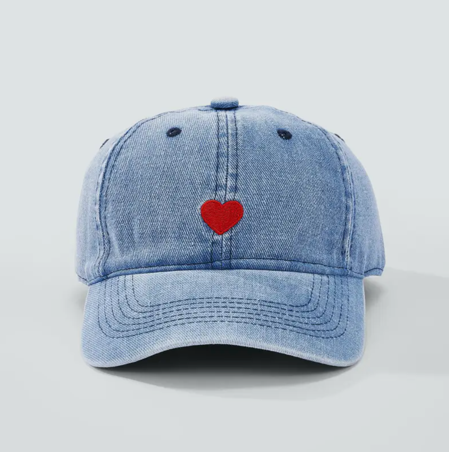 Casquette en coton avec broderie coeur