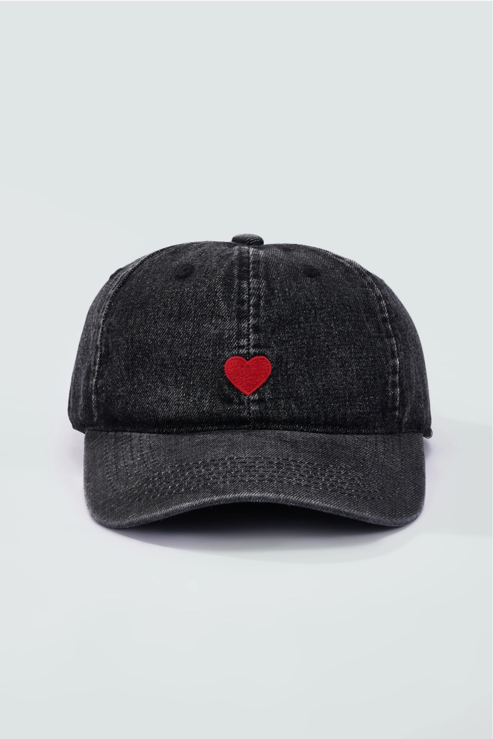 Casquette en coton avec broderie coeur