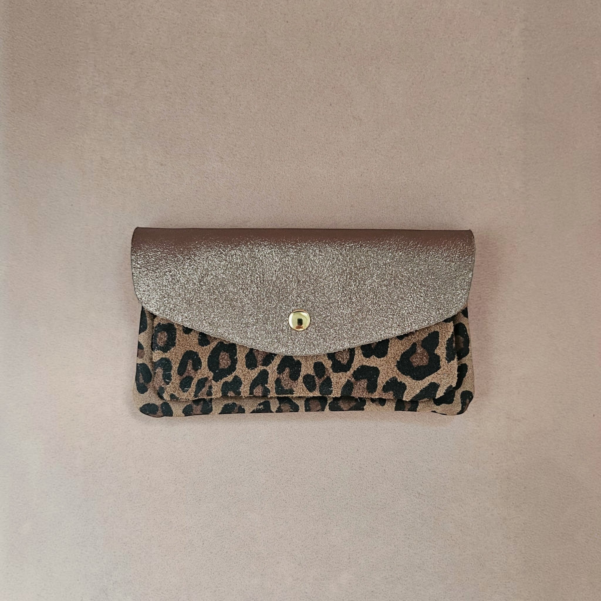 Pochette cuir vachette double poches léopard — ROYAL MARAIS