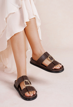Mules Plates à Brides Croisées et Boucle Métallique