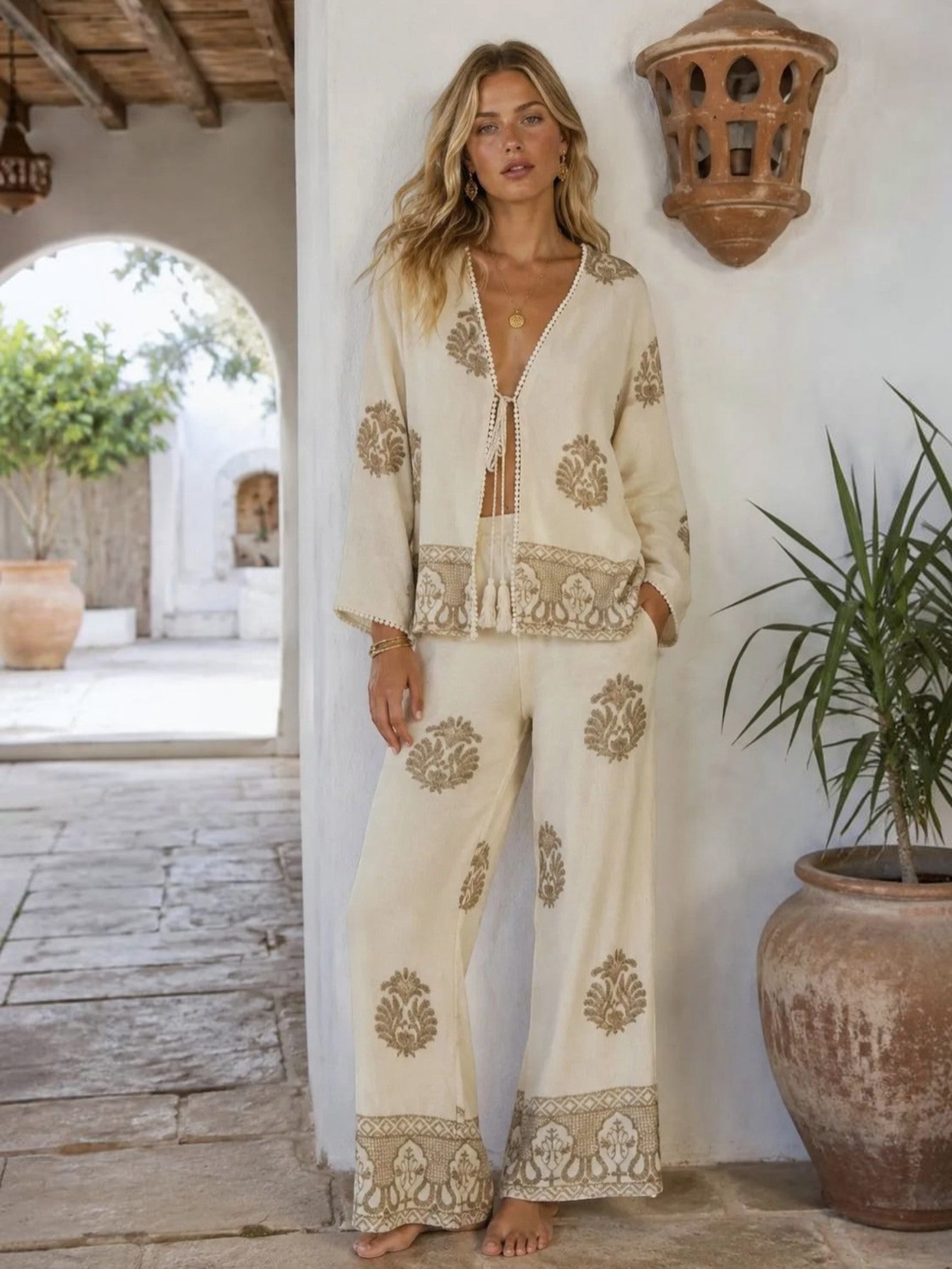 Ensemble Bohème Chic Brodé Beige Gilet Noué et Pantalon Fluide MISS CHARM