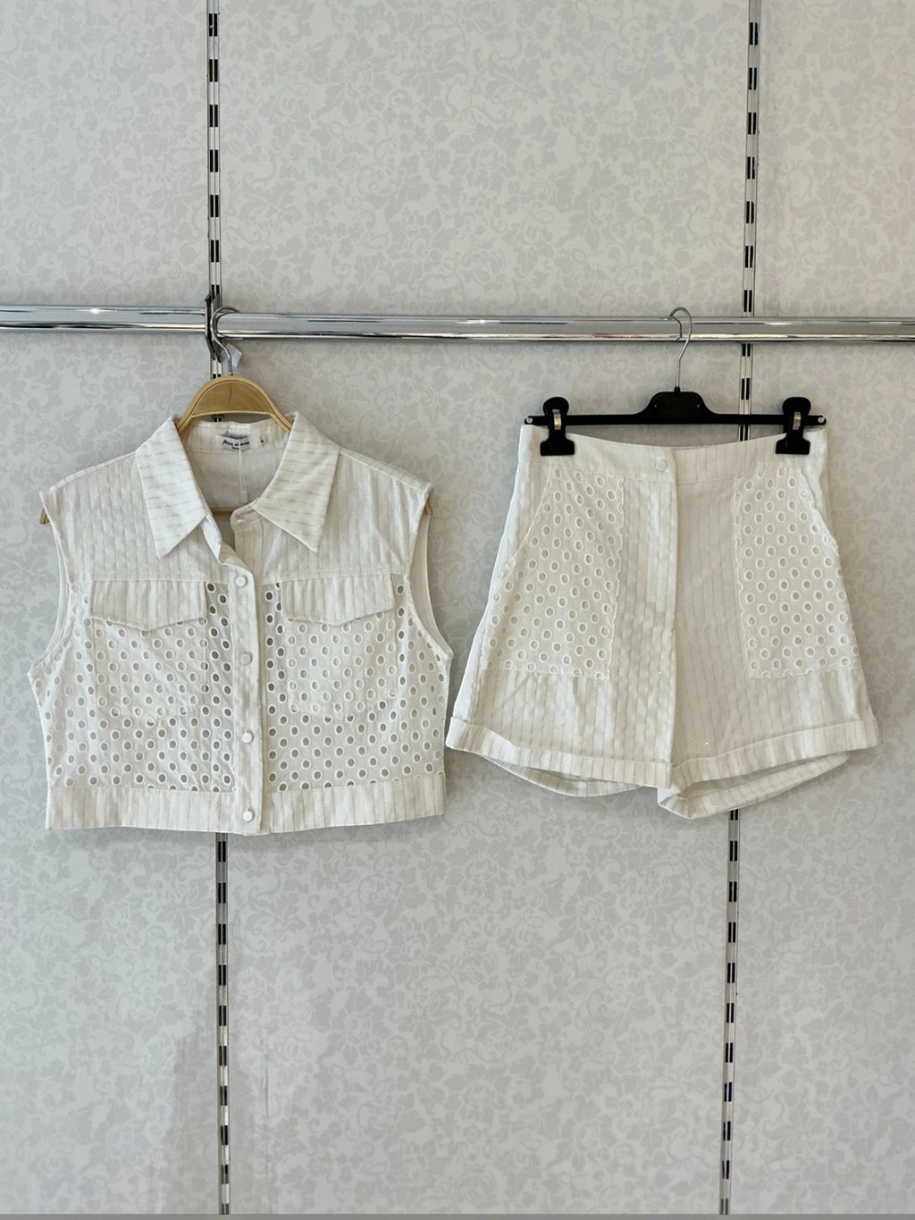 Ensemble top sans manches et short en lin ajouré MISS CHARM