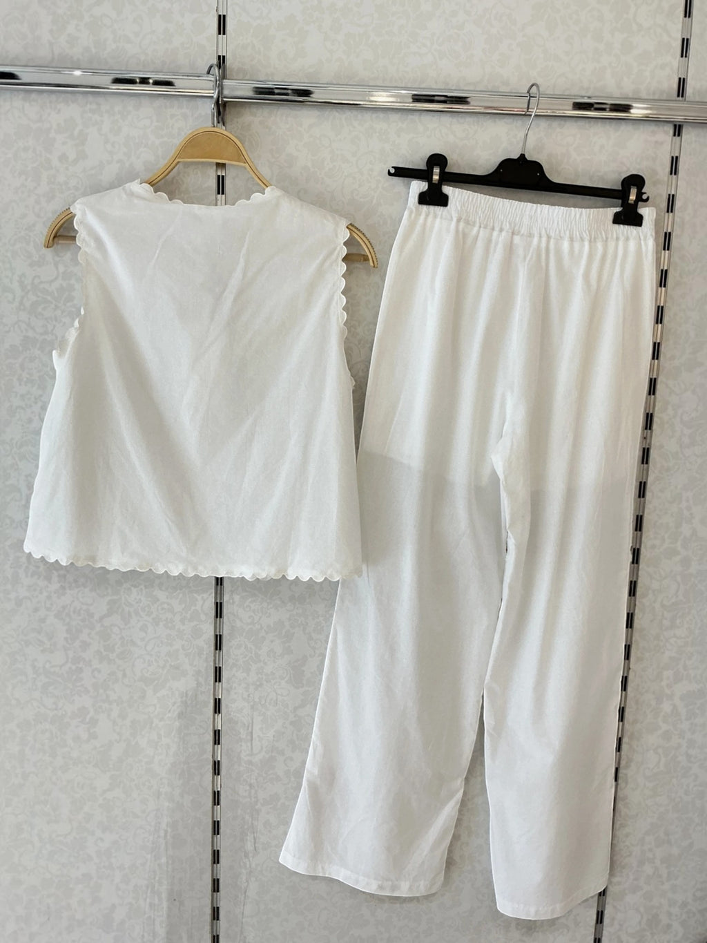 Ensemble top et pantalon brodé MISS CHARM