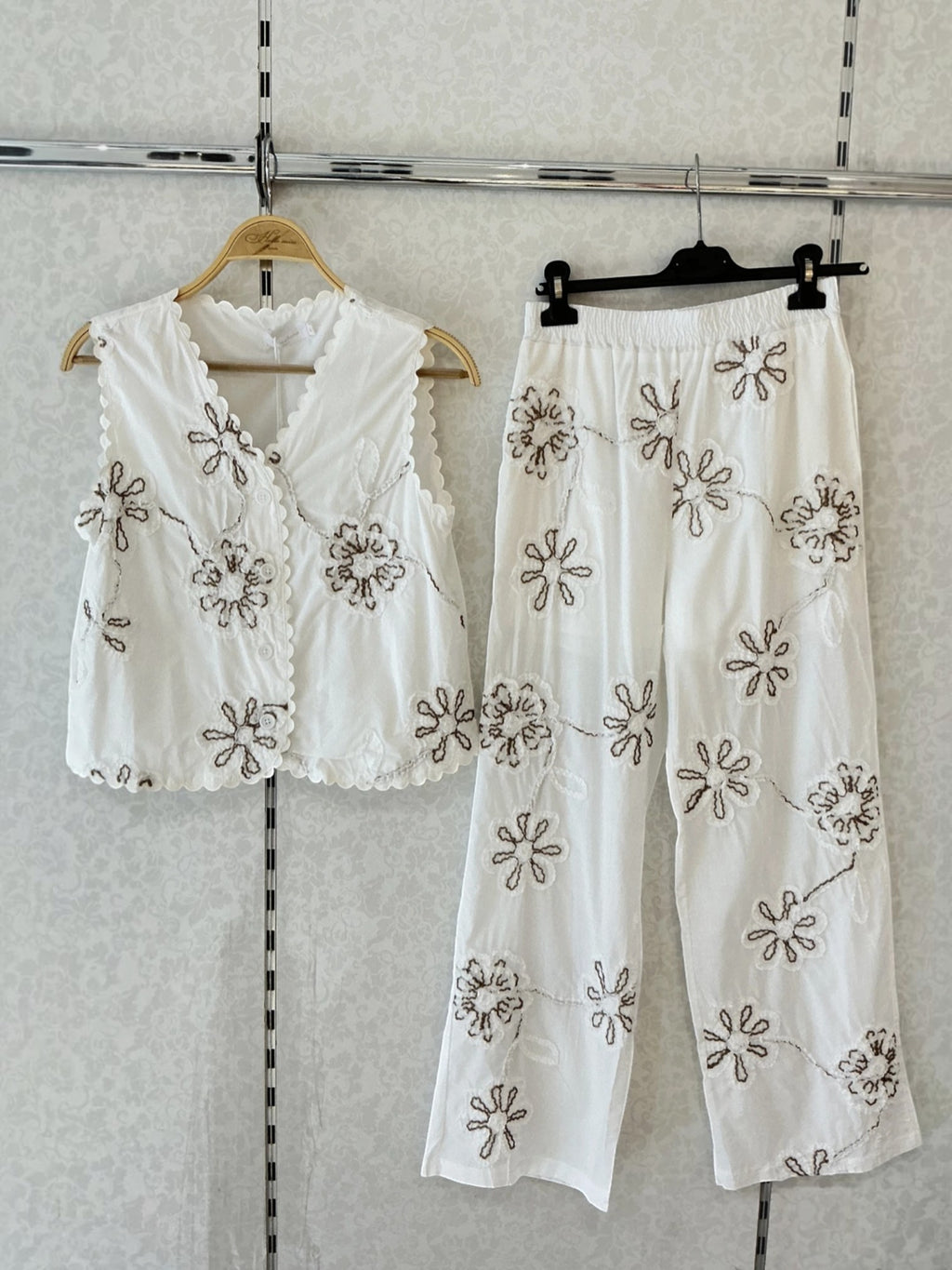Ensemble top et pantalon brodé MISS CHARM