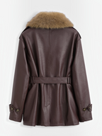 Manteau mi-long BROCK en similicuir marron avec col en fausse fourrure et ceinture à nouer, vue arrière.