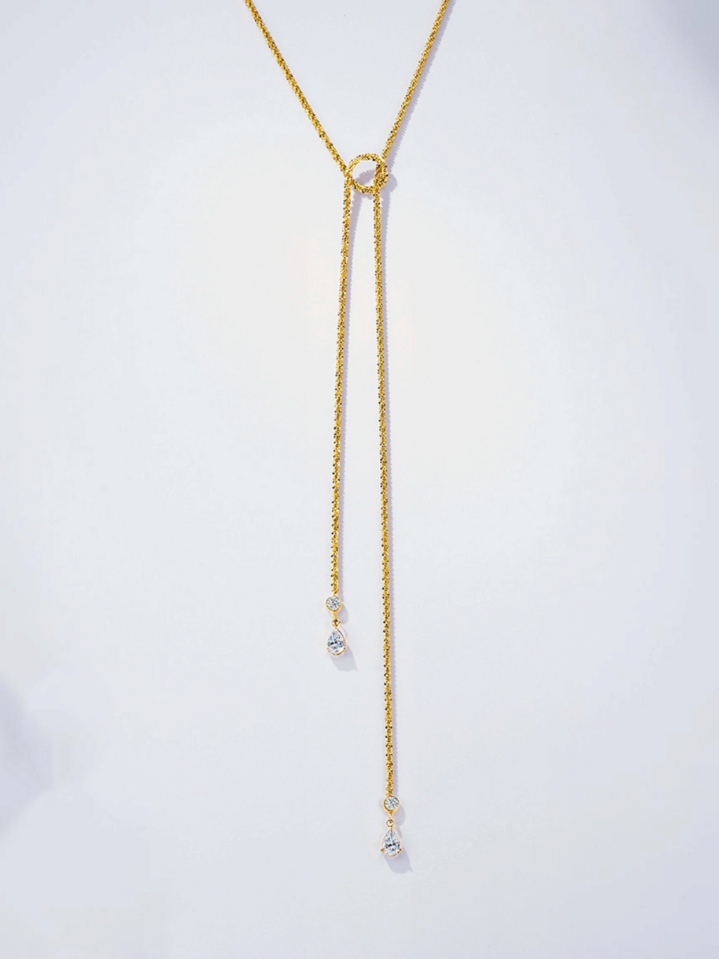 Collier BROCK en acier inoxydable doré avec deux chaînes pendantes ornées de cristaux en forme de goutte