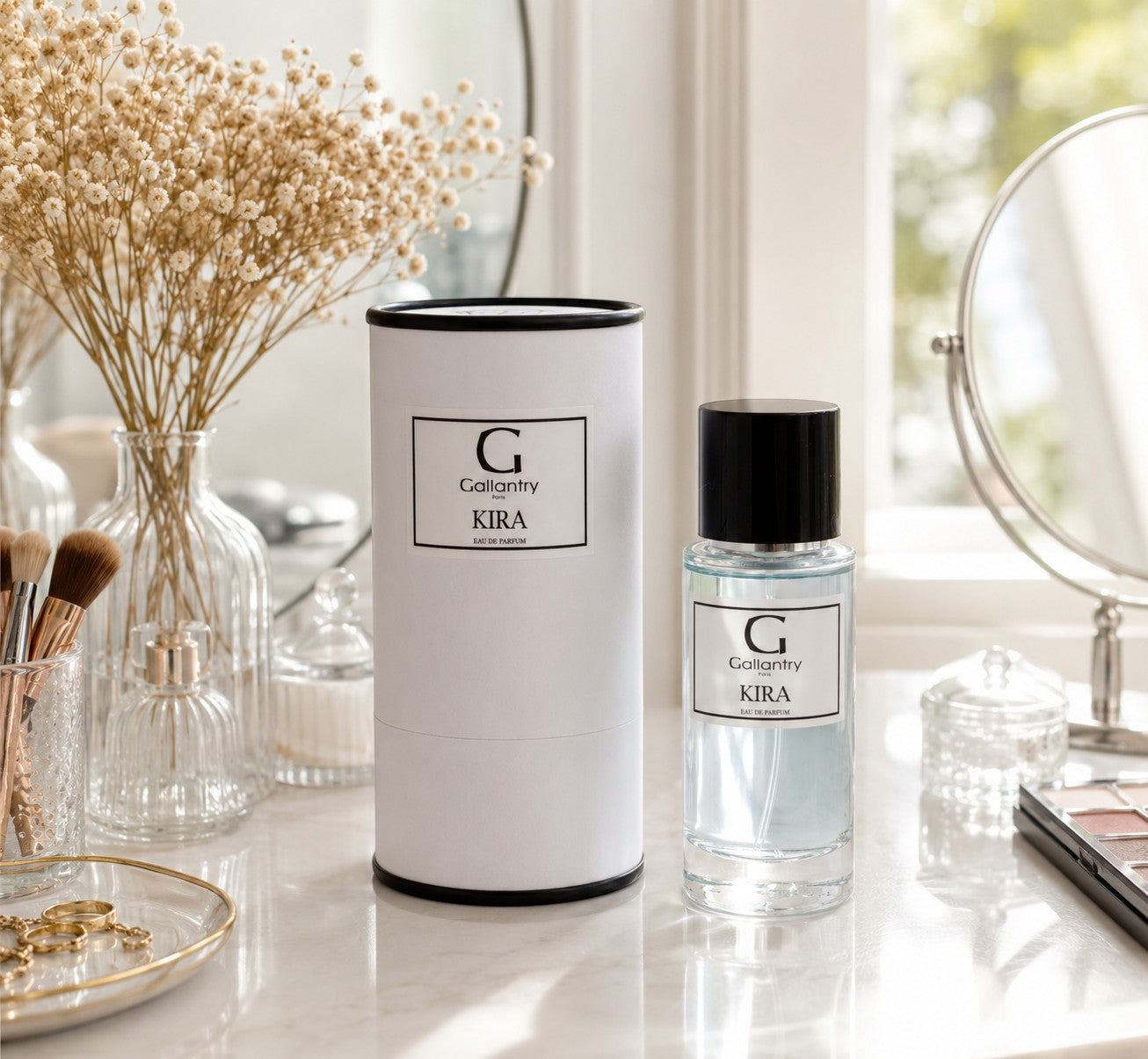 Parfum Kira GALLANTRY

"Kira" est une eau de parfum fruitée et chyprée qui incarne une féminité radieuse et intemporelle. Une création GALLANTRY.