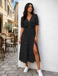 Robe longue imprimée ESTEE BROWN

Une robe longue fluide et féminine en 100% viscose, à l'imprimé élégant et à la coupe confortable grâce à son élastique à la taille. Taille unique.