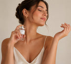 Parfum Péché Mignon GALLANTRY

"Péché Mignon" est une fragrance florale et gourmande alliant des notes fruitées et florales pour une expérience olfactive raffinée et captivante. Une création GALLANTRY.