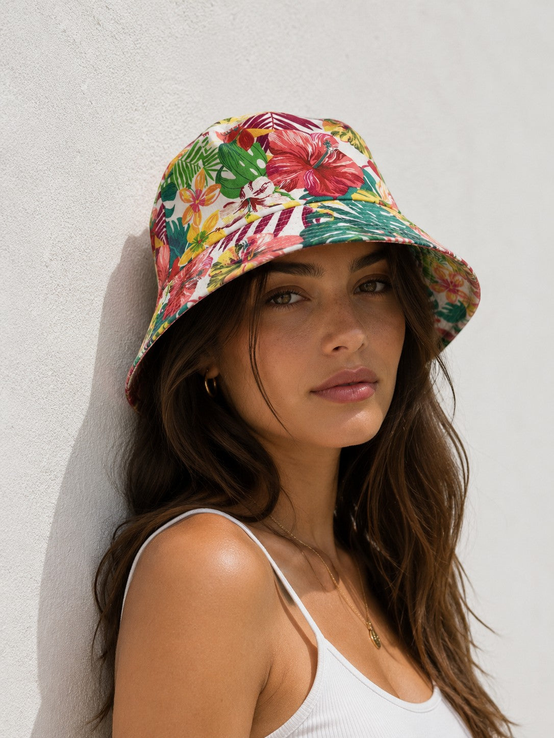 Bob Réversible Imprimé Fleur LINETA

Un bob féminin et coloré, conçu pour offrir deux looks en un grâce à son côté réversible. L'imprimé floral apporte une touche de fraîcheur et de gaieté, parfait pour sublimer vos tenues estivales avec légèreté et style.