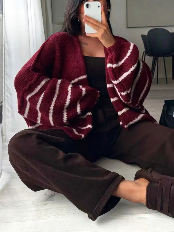 Gilet oversize BROCK bordeaux à rayures blanches, maille douce avec col en V et manches larges, style décontracté
