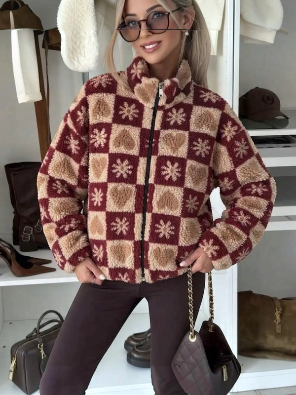 Veste polaire BROCK à motif damier marron et beige avec détails floraux et cœurs, fermeture éclair frontale