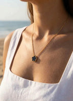 Collier fleur bijoux mystere