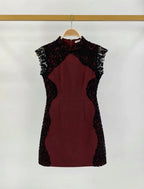 Robe courte ajustée à dentelle noire FRIME