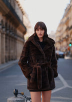 Manteau femme en fausse fourrure à capuche et ceinture FRIME