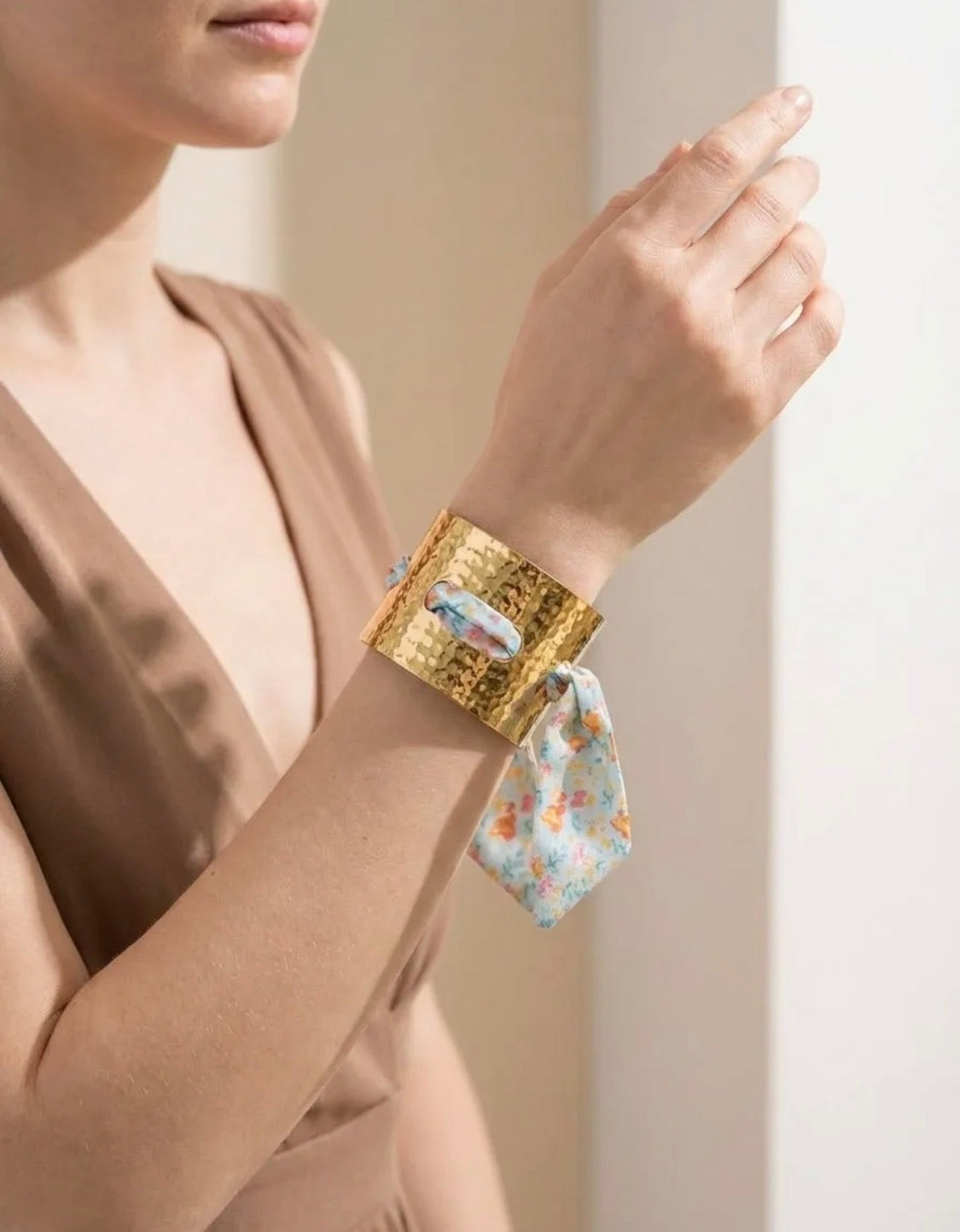 Bracelet Jonc Acier Inoxydable avec Foulard BYREN | ÉLINE L'ATELIER