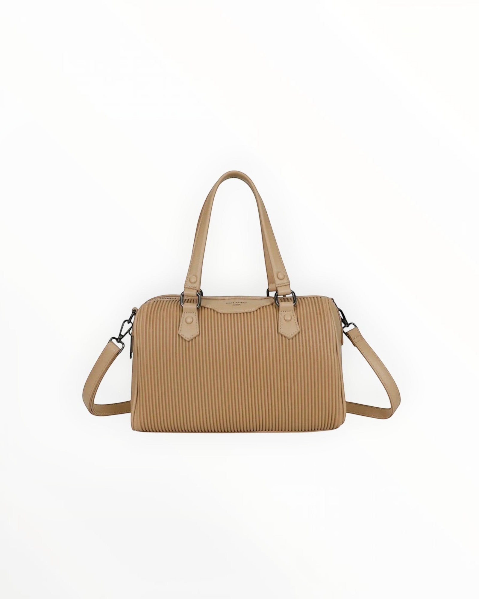 Sac Bowling GALLANTRY

Élégant et polyvalent, le Sac Bowling GALLANTRY allie style contemporain et praticité au quotidien. Sa silhouette structurée en simili cuir de qualité s'adapte aussi bien à une tenue casual qu'à un look plus habillé.