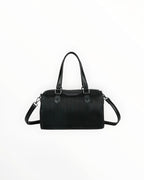 Sac Bowling GALLANTRY

Élégant et polyvalent, le Sac Bowling GALLANTRY allie style contemporain et praticité au quotidien. Sa silhouette structurée en simili cuir de qualité s'adapte aussi bien à une tenue casual qu'à un look plus habillé.