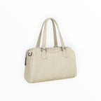 Sac Bowling GALLANTRY

Élégant et polyvalent, le Sac Bowling GALLANTRY allie style contemporain et praticité au quotidien. Sa silhouette structurée en simili cuir de qualité s'adapte aussi bien à une tenue casual qu'à un look plus habillé.