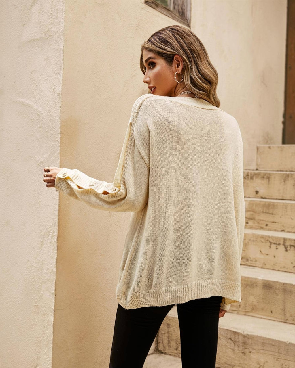 Pull confortable à boutons en beige  FS collection