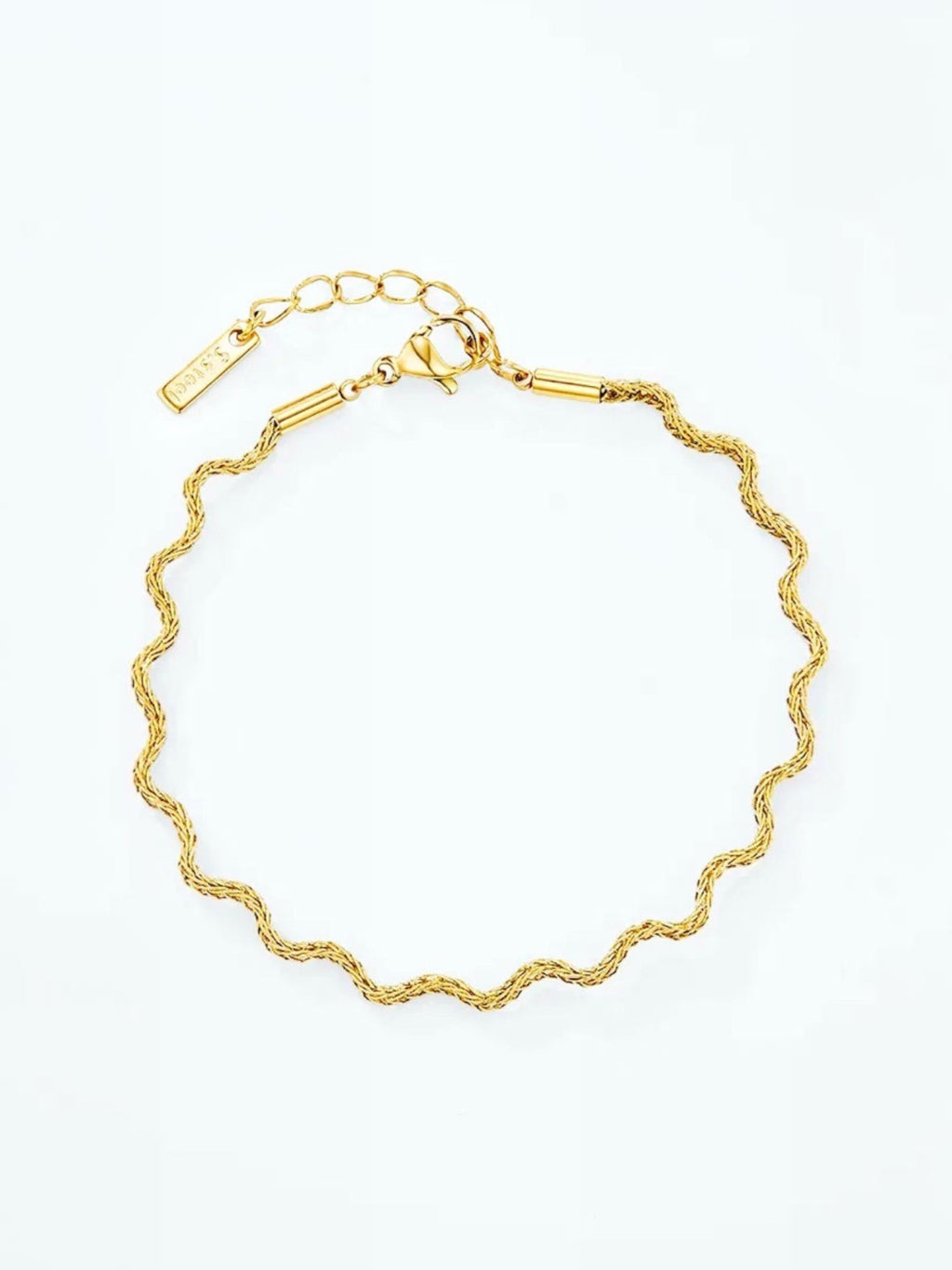 Bracelet en acier inoxydable doré au design ondulé fin et élégant, résistant à l'eau pour un usage quotidien.