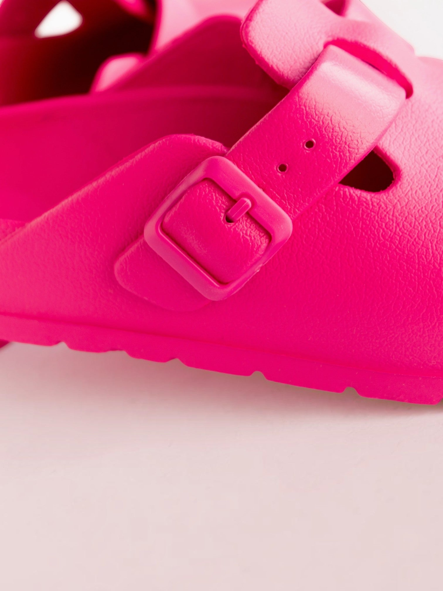 BROCK AVISPAS pink EVA mule clogs with adjustable buckle strap and anatomical design