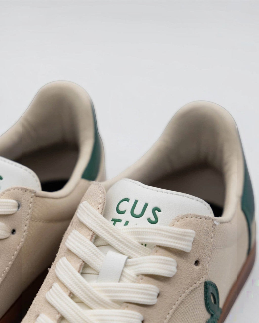 Baskets décontractées en daim beige - Chaussures - CUSTI MIKELO