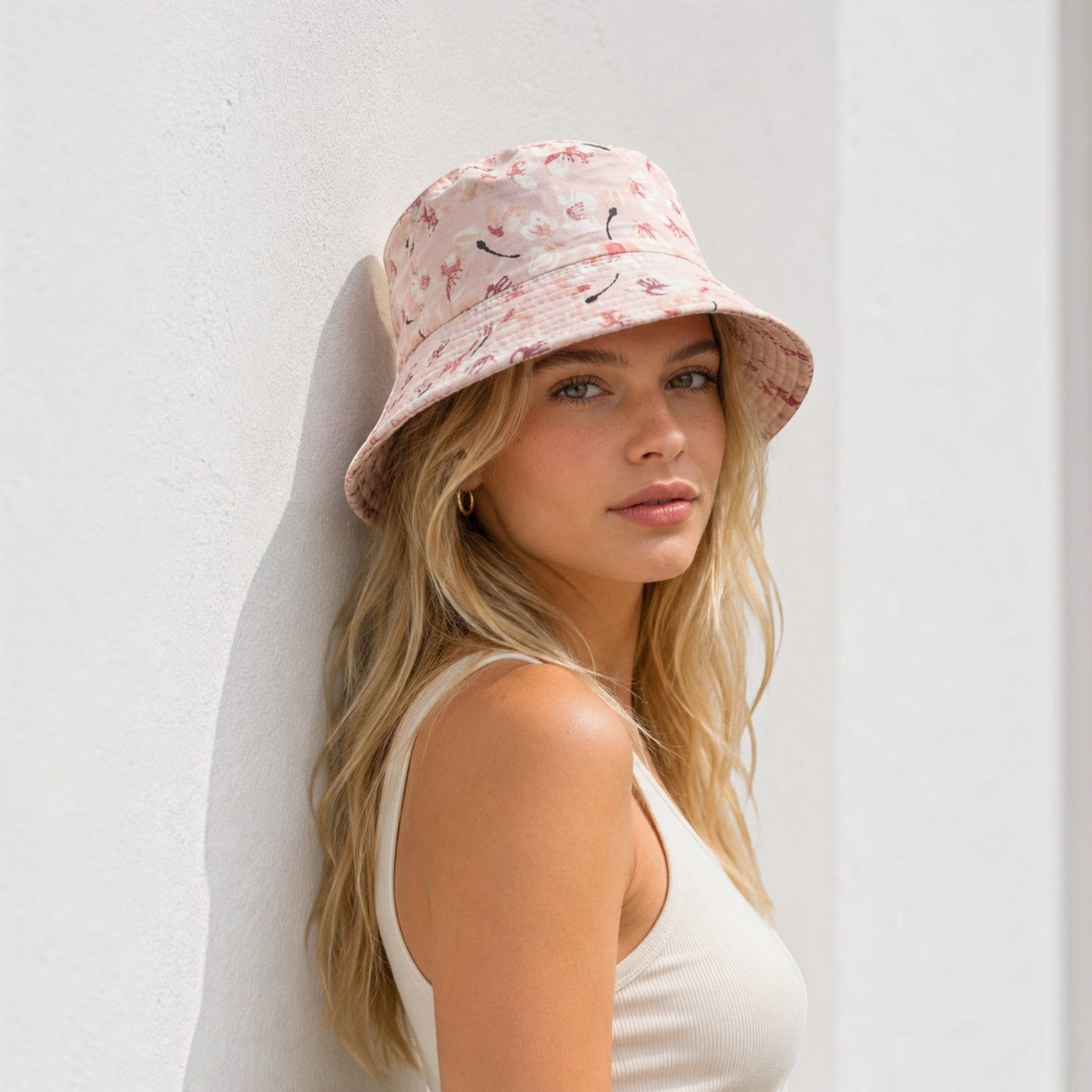Bob rose imprimé fleur de cerisier LINETA par , léger et féminin, accessoire d'été.