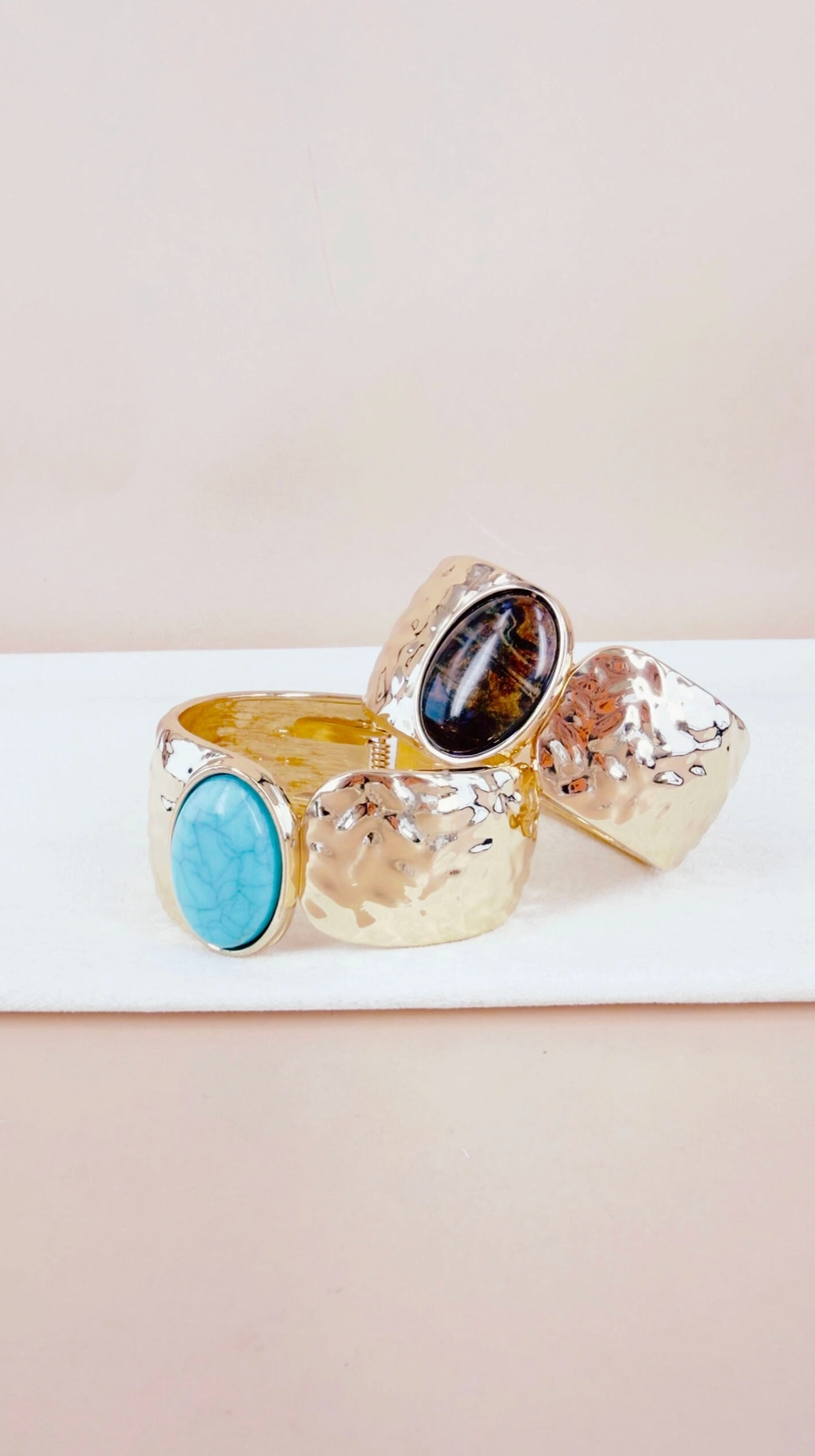 Bracelets manchettes BROCK Louna dorés avec métal texturé et cabochons ovales bleu turquoise et marron