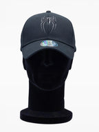 Casquette noire BROCK Spider-Man avec logo araignée en silicone et visière arrondie sur présentoir