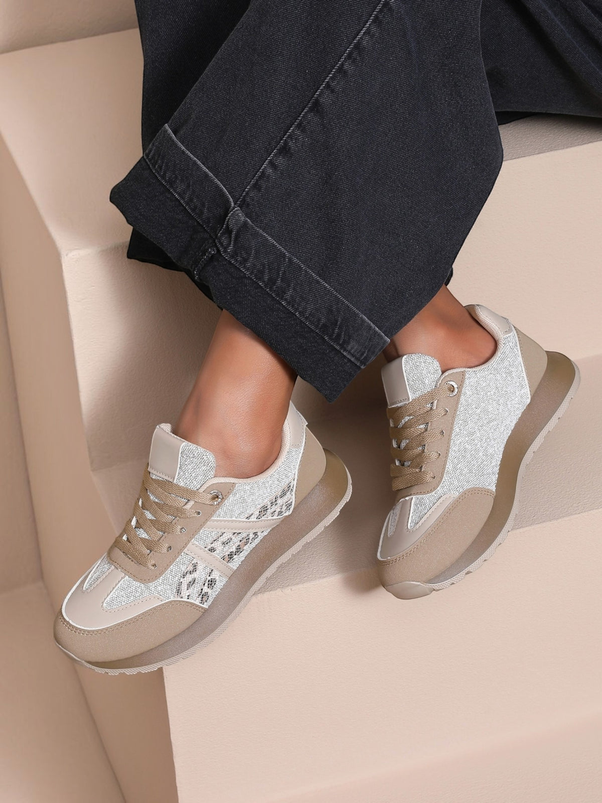 BROCK JOIA women's beige and white running lifestyle sneakers with contrasting panels and a lightweight sole