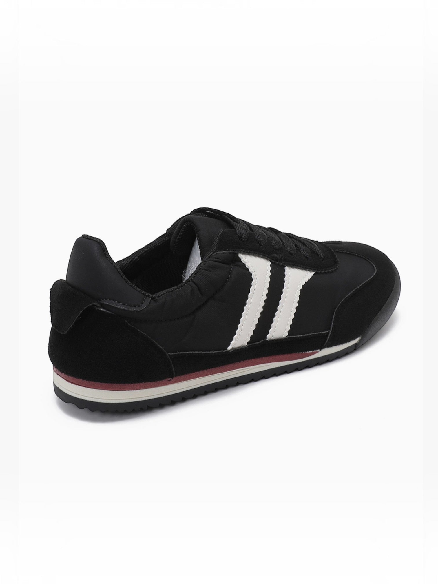 BROCK JOIA vintage running sneakers in black with white side stripes and a comfortable cushioned sole