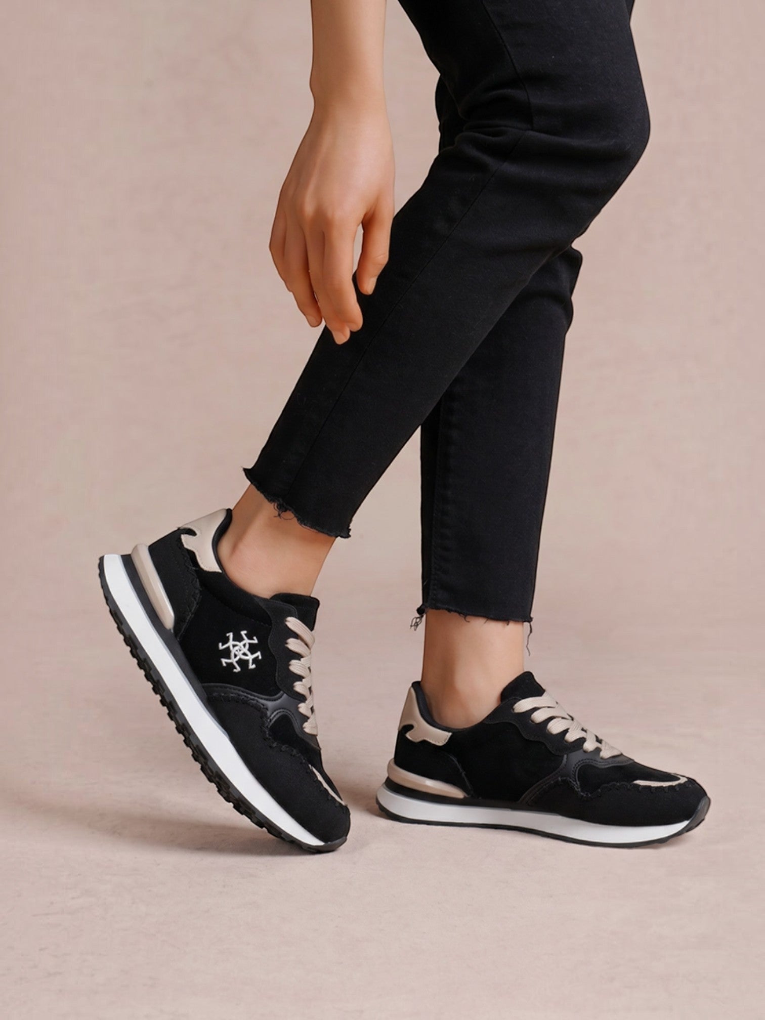 BROCK LADY GLORY black running sneakers with suede, mesh, and faux leather panels, artisan stitching, and white soles.