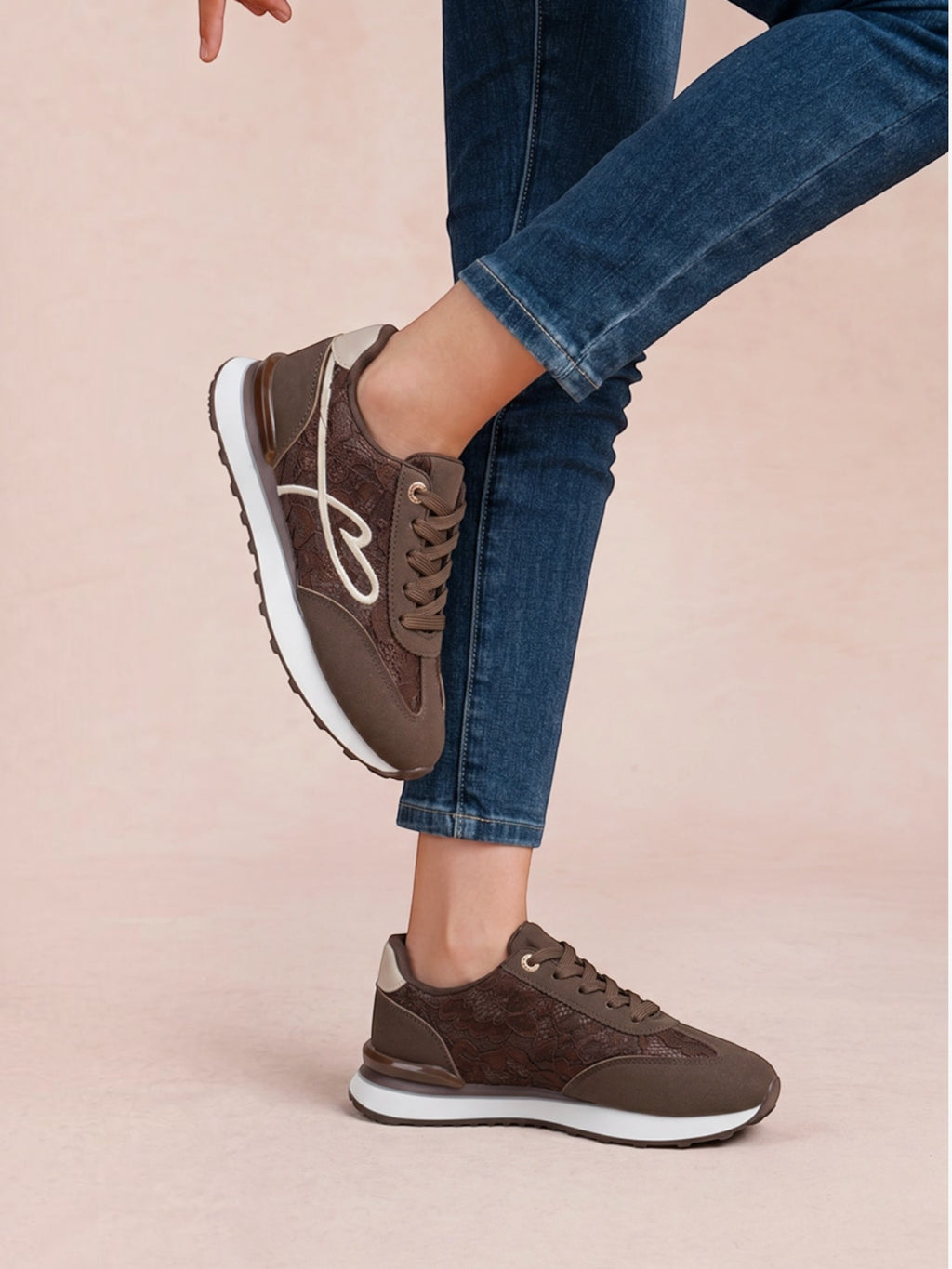 BROCK LADY GLORY brown running sneakers with lace detailing, embroidered heart motif, and white EVA foam sole