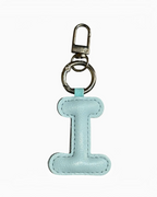 Charm bijou de sac BROCK LOUISA LEE en forme de lettre I bleu clair en cuir avec mousqueton en acier